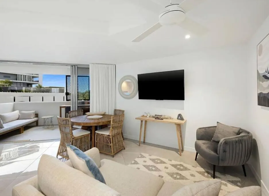 Bokarina Beachfront Apartment Kawana Waters