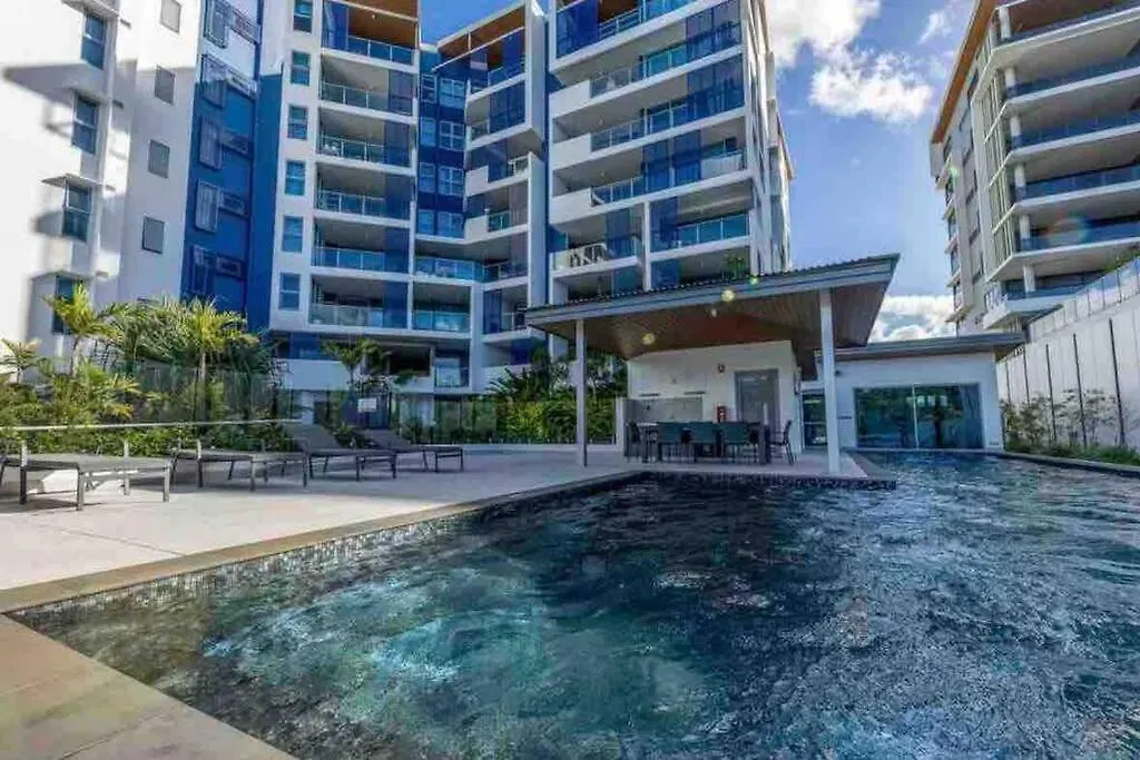 Bokarina Beachfront Apartment 0*, Kawana Waters
